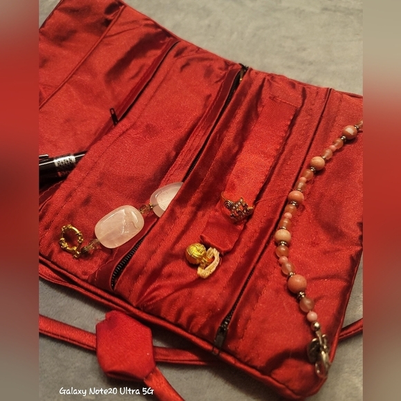0477. Red Satin Embroidered ♥️ 😍 Jewelry Roll ~ - Picture 6 of 8